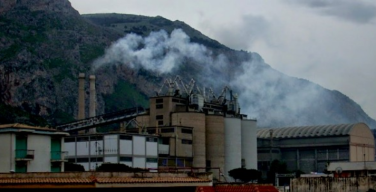 Inchiesta sulla “terra dei fuochi” in Sicilia: i carabinieri perquiscono l’Italcementi di Isola