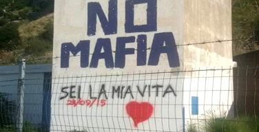 Vandalizzata la casetta “No Mafia”. L’anno scorso fu la volta della stele Falcone