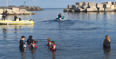 I ragazzi dell’Isola del Vento ripuliscono il porticciolo di Isola delle Femmine