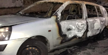 Incendiata l’auto della giornalista isolana Dina Lauricella: “Io resto dalla parte sbagliata”