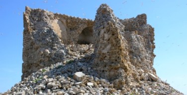 Lo sfogo del pittore isolano: “La torre di Isola delle Femmine si sgretola nell’indifferenza”