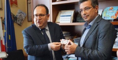 Il sindaco Bologna presenta la card della differenziata: ecco come funziona