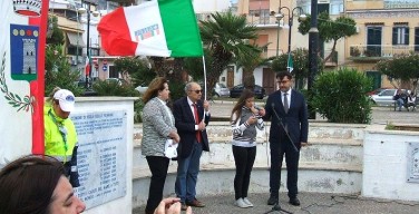 25 aprile, i giovani studenti di Isola delle Femmine leggono le lettere dei partigiani e la Costituzione