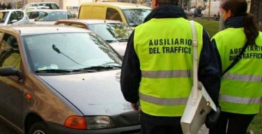 Isola, ausiliari del traffico ancora in attesa dello stipendio di Settembre 2015