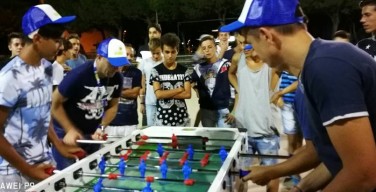 Isola, giovani e meno giovani si ritrovato in pista di pattinaggio per il torneo di calcio balilla