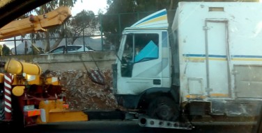 Un camion si ribalta nei pressi di Carini: due feriti gravi