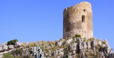 Pulizia straordinaria della scogliera antistante la Torre in terra