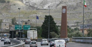 Capaci, contromano in autostrada, poi l’impatto. Un testimone: “Andava a tutta velocità”