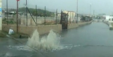 Piove e scoppia la fognatura sul lungomare di Isola delle Femmine