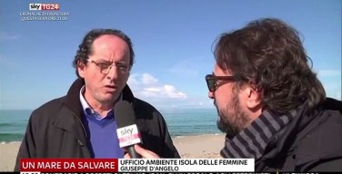 SkyTg24 ad Isola delle Femmine, raccolta differenziata e problema della plastica in spiaggia (VIDEO)