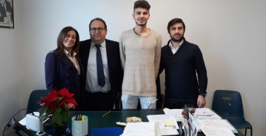 Ragazzo italo-americano in visita ad Isola delle Femmine, farà volontariato in biblioteca