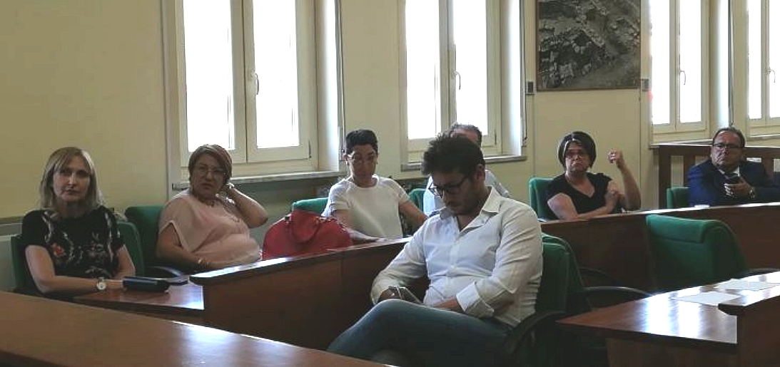 Raccolta differenziata, 18 sindaci contro l’ordinanza di Musumeci: “Servono più impianti”