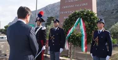 Il premier Giuseppe Conte in Sicilia, omaggio alla stele che ricorda la strage di Capaci